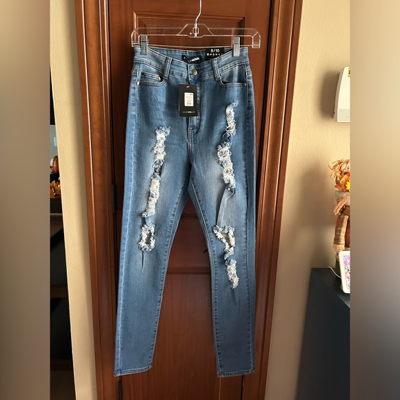 Fashion Nova Distressed Jeans Medium Wash-Size 9/10 NWT💙 - Picture 4 of 5